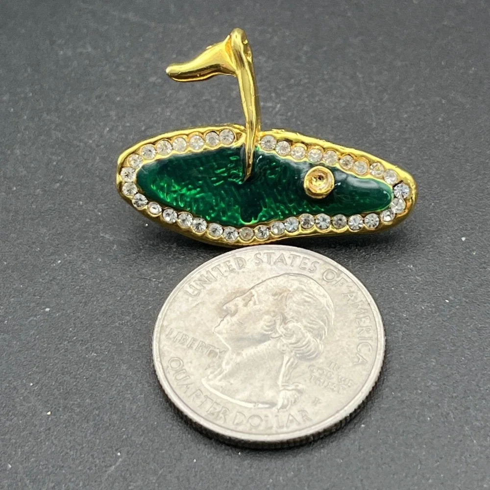 Golf Course Hole Flag‎ Sport Bedazzled Rhinestones Gold Tone Lapel Hat Pin